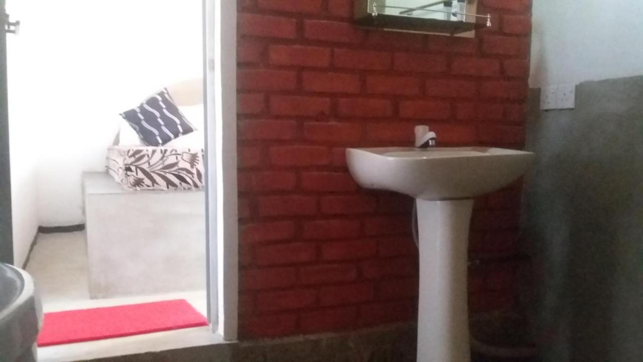 Angry Birds Homestay Habarana Eksteriør bilde