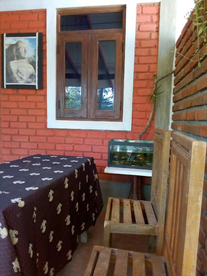 Angry Birds Homestay Habarana Eksteriør bilde